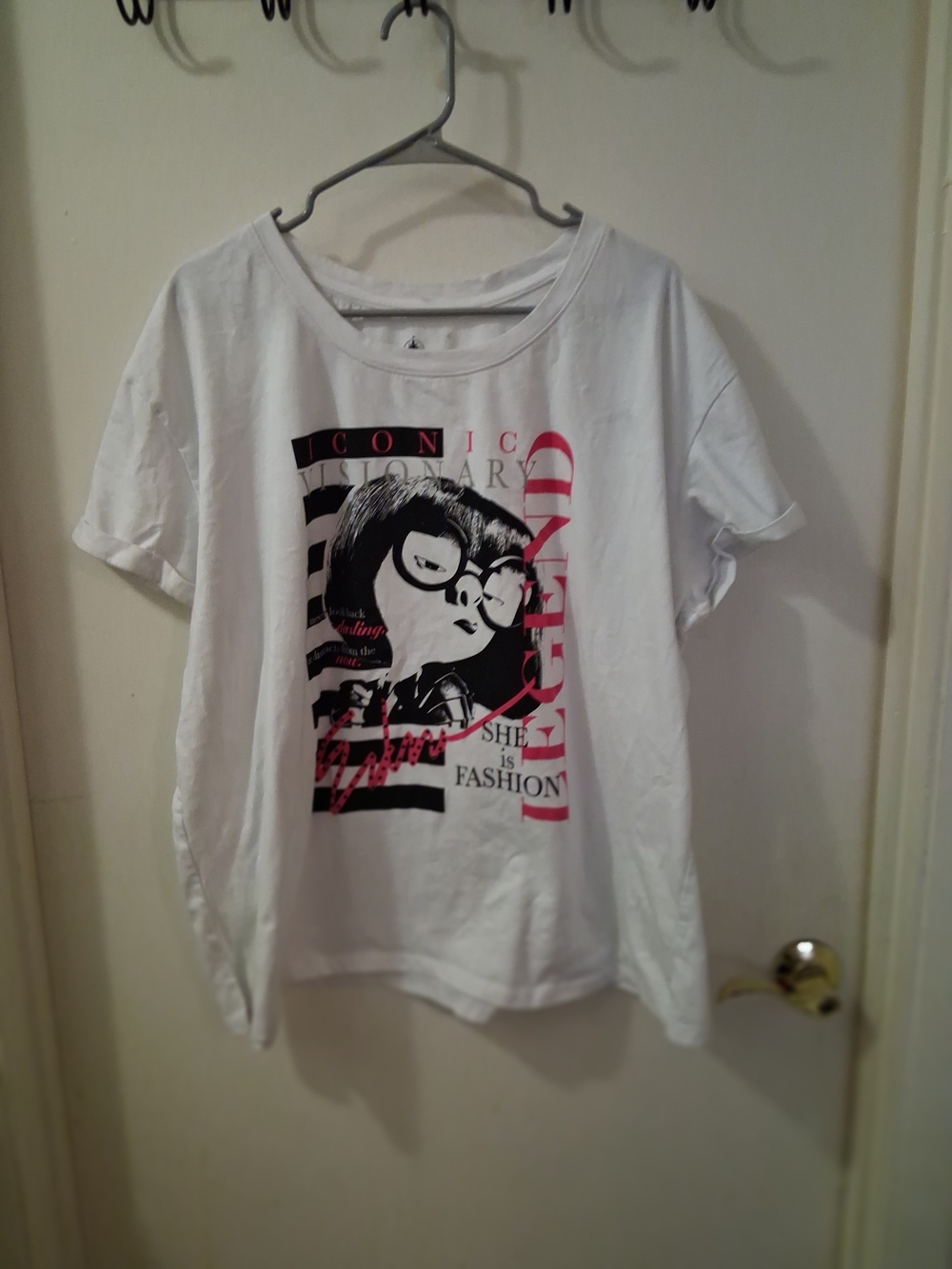 Disney Parks Graphic Tee Legend Edna Mode The Incredibles T Shirt Turned Up Hem - Picture 2 of 5